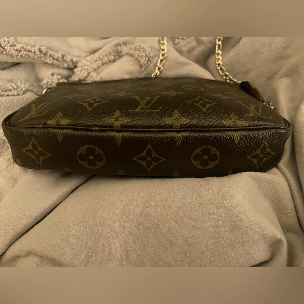 Louis Vuitton Monogram Canvas Crossbody Bag in Brown - Picture 6 of 9